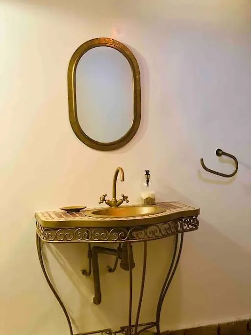 Jolie Petit Riyad Avec Piscine Belle Terrasse Wifi مراكش